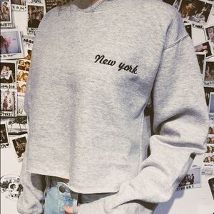 BRANDY MELVILLE GREY CROPPED SWEATER